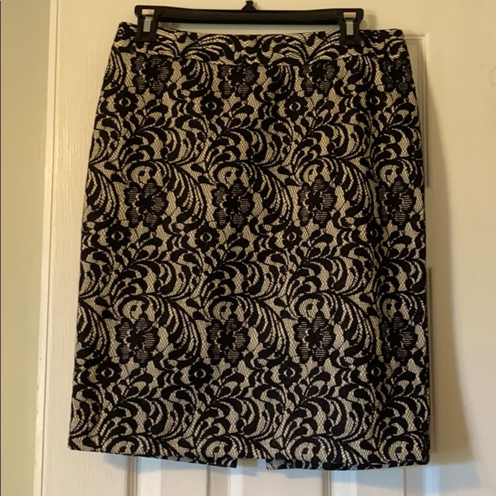 Worthington Black and White Pencil Skirt
